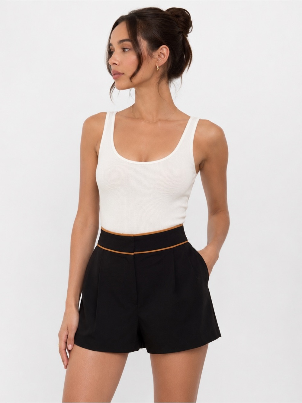 Babaton Aritzia Black High-Waisted Tailored Shorts Contrast Trim Size 2